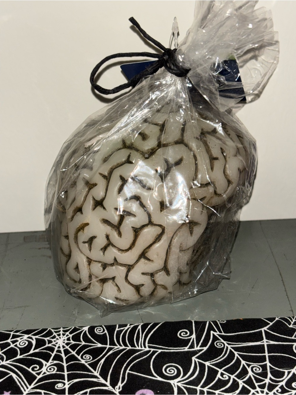 Halloween bleeding brain candle NWT Bleeds green - Picture 4 of 6